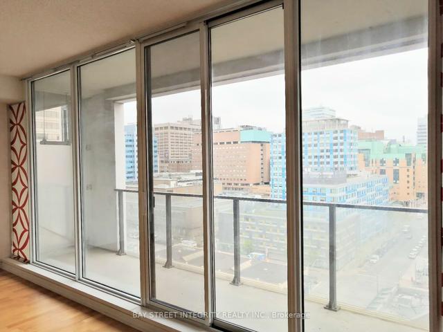 1727 - 111 Elizabeth St, Condo with 1 bedrooms, 1 bathrooms and 1 parking in Toronto ON | Image 8