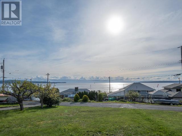 4109 Whalen Ave, House detached with 2 bedrooms, 1 bathrooms and null parking in Powell River BC | Image 2