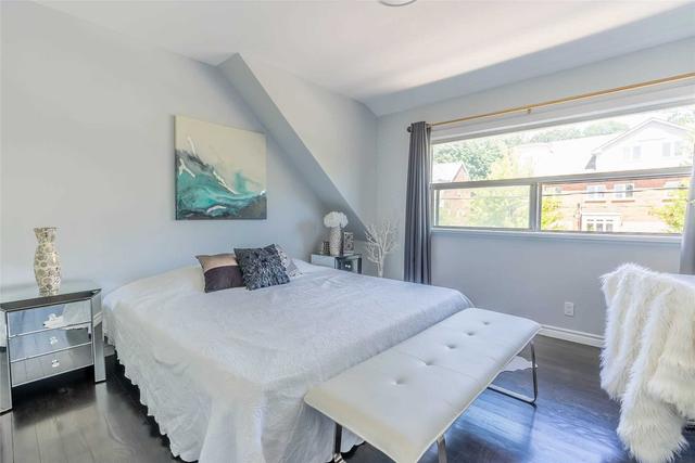 902 Woodbine Ave, House semidetached with 3 bedrooms, 3 bathrooms and 2 parking in Toronto ON | Image 24