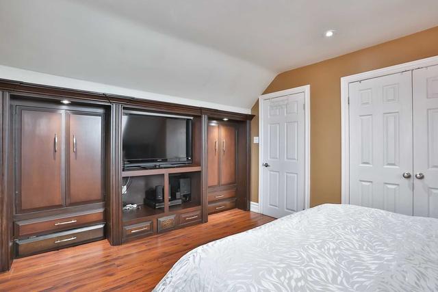 28 Walsh Ave, House detached with 3 bedrooms, 3 bathrooms and 7 parking in Toronto ON | Image 20