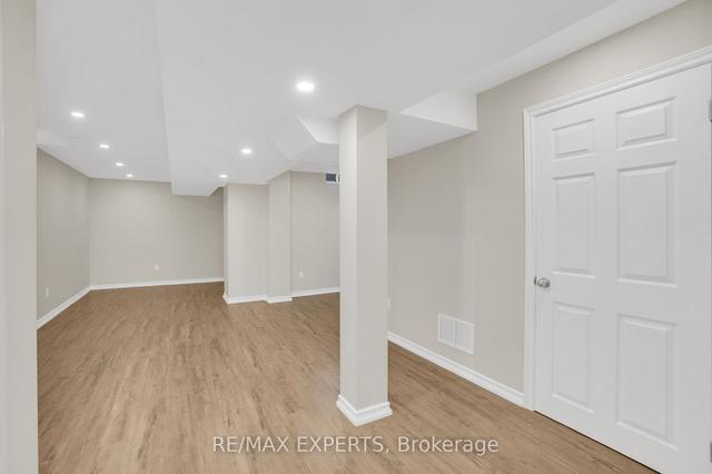 54 Mediterra Dr, House semidetached with 3 bedrooms, 3 bathrooms and 3 parking in Vaughan ON | Image 24