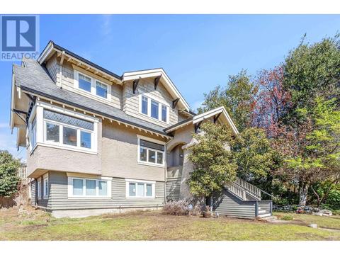 448 W 14th Street, House detached with 6 bedrooms, 3 bathrooms and 4 parking in North Vancouver BC | Card Image
