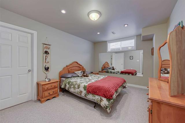 104 Seline Cres, House detached with 2 bedrooms, 3 bathrooms and 6 parking in Barrie ON | Image 9