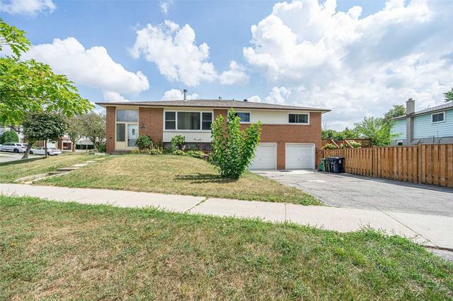 115 Glen Springs Dr, House semidetached with 3 bedrooms, 3 bathrooms and 4 parking in Toronto ON | Image 1
