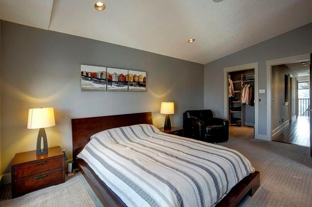 2430 31 Avenue Sw, Home with 3 bedrooms, 2 bathrooms and 2 parking in Calgary AB | Image 22