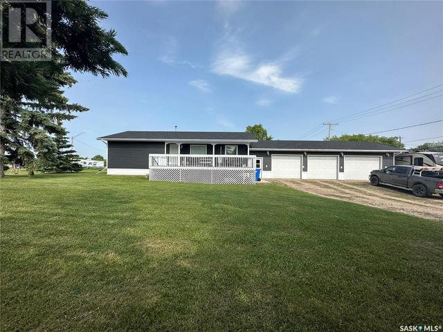 314 Railway Avenue, House detached with 5 bedrooms, 3 bathrooms and null parking in Carnduff SK | Image 2
