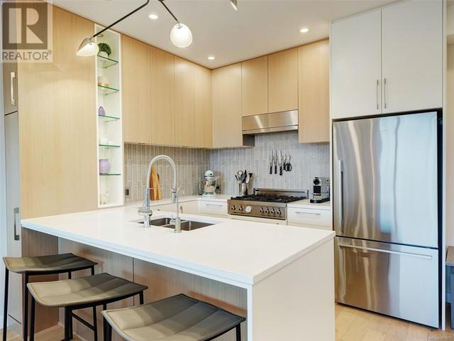 Kitchen with Breakfast Bar | Image 8