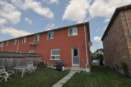 5951 Chalfont Cres, House attached with 3 bedrooms, 4 bathrooms and 2 parking in Mississauga ON | Image 2