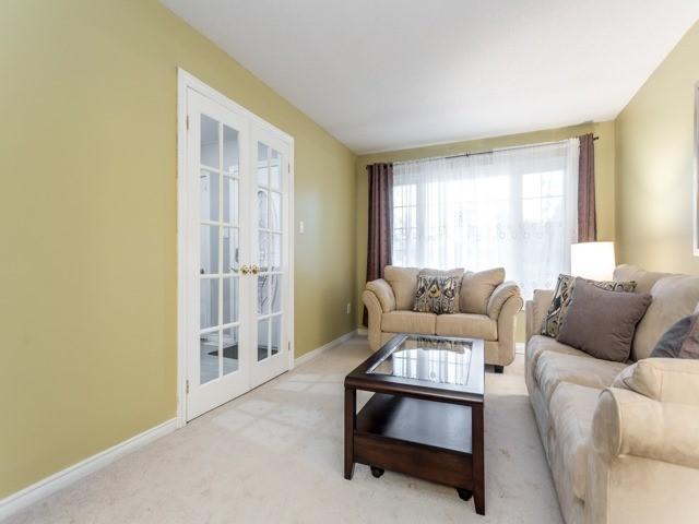 856 Lavis Crt, House detached with 4 bedrooms, 4 bathrooms and 2 parking in Oshawa ON | Image 4