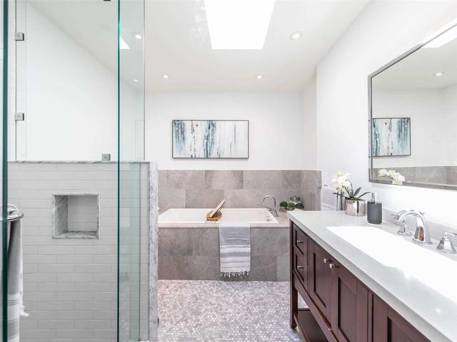 29 Hillsboro Ave, House semidetached with 2 bedrooms, 3 bathrooms and 0 parking in Toronto ON | Image 2