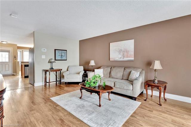 32 Whitlaw Way, House semidetached with 3 bedrooms, 2 bathrooms and 3 parking in Brant ON | Image 5