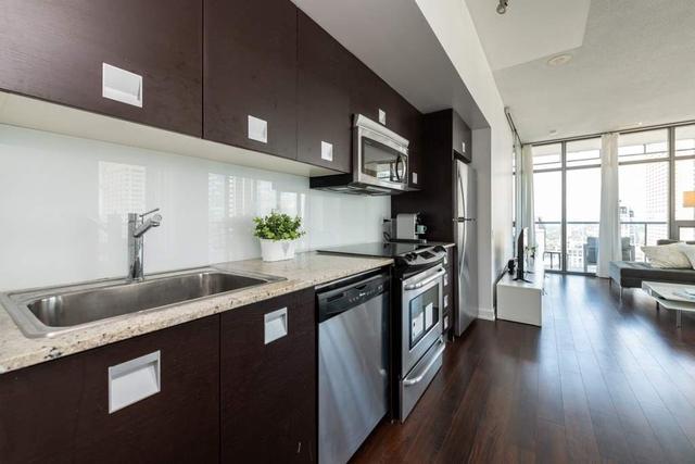 3007 - 33 Charles St E, Condo with 2 bedrooms, 1 bathrooms and 1 parking in Toronto ON | Image 37