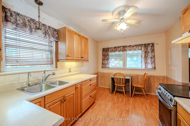 68 Jansen Ave, House detached with 2 bedrooms, 1 bathrooms and 3 parking in Kitchener ON | Image 9