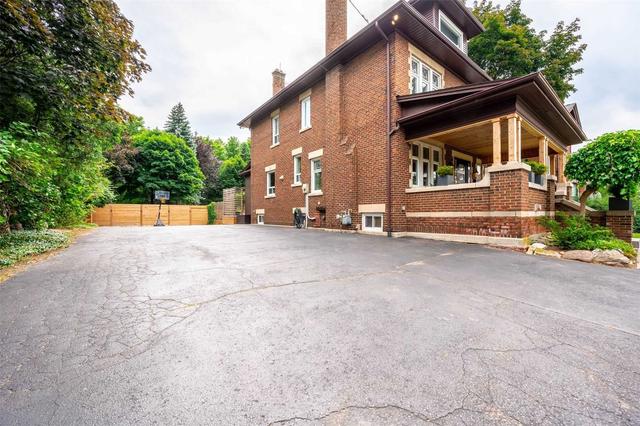 2846 King St E, House detached with 5 bedrooms, 2 bathrooms and 20 parking in Hamilton ON | Image 35