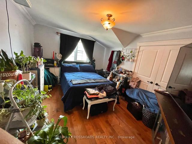 1756 Queen St E, House semidetached with 3 bedrooms, 2 bathrooms and 1 parking in Toronto ON | Image 11
