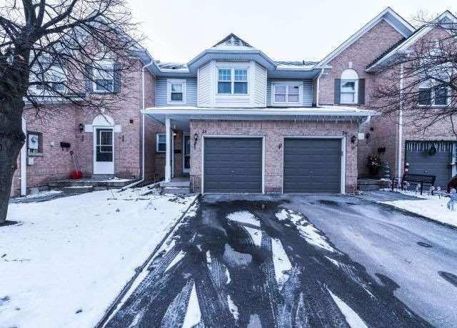 34 Brisbane Crt, Townhouse with 3 bedrooms, 3 bathrooms and 1 parking in Brampton ON | Image 1