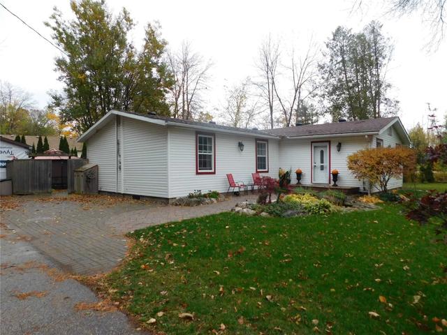 3907 Ruth Rd, House detached with 3 bedrooms, 1 bathrooms and 10 parking in Innisfil ON | Image 12
