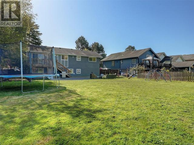 3240 Eldon Pl, House detached with 5 bedrooms, 2 bathrooms and 2 parking in Saanich BC | Image 35