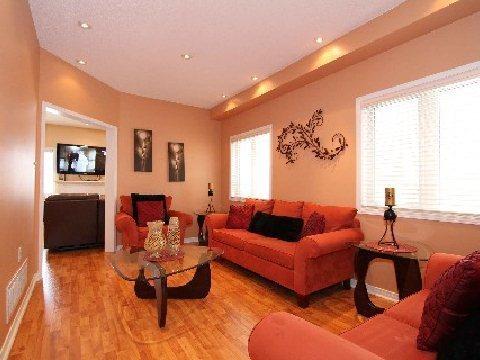 86 Maddybeth Cres, House attached with 3 bedrooms, 3 bathrooms and 3 parking in Brampton ON | Image 3