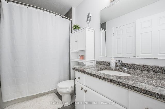 4g - 255 Maitland St, Townhouse with 3 bedrooms, 2 bathrooms and 1 parking in Kitchener ON | Image 2