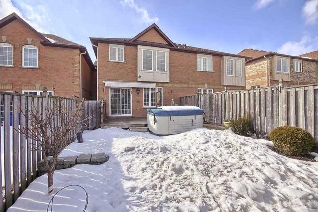 15 Bloomgate Cres, House attached with 3 bedrooms, 3 bathrooms and 3 parking in Richmond Hill ON | Image 15