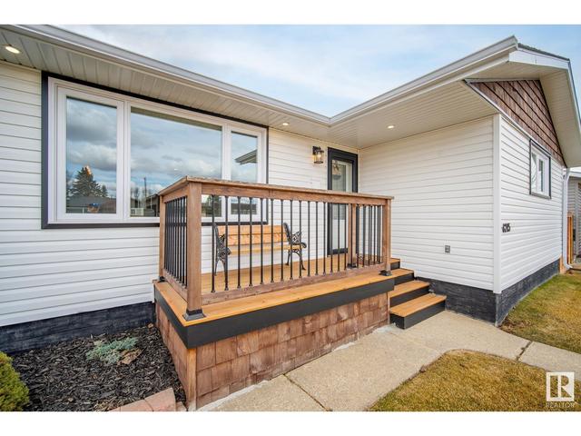 6215 94b Av Nw, House detached with 4 bedrooms, 2 bathrooms and null parking in Edmonton AB | Image 2