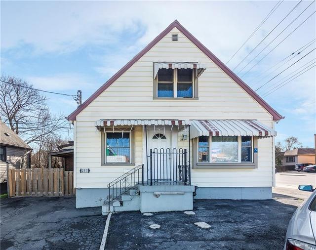 253 East 31st Street, House detached with 3 bedrooms, 0 bathrooms and 4 parking in Hamilton ON | Image 2