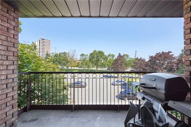 10 Coulter St, Condo with 2 bedrooms, 1 bathrooms and 1 parking in Barrie ON | Image 12