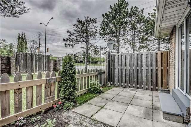 22 Enmount Dr, Townhouse with 3 bedrooms, 2 bathrooms and 1 parking in Brampton ON | Image 19