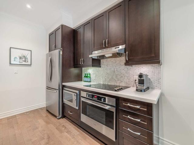 2162 Bayview Ave, Townhouse with 3 bedrooms, 3 bathrooms and 2 parking in Toronto ON | Image 4