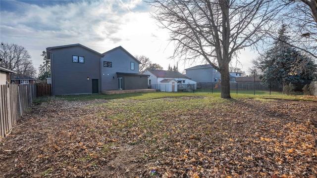 37 Barnes Ave, House detached with 4 bedrooms, 3 bathrooms and 5 parking in Brantford ON | Image 34
