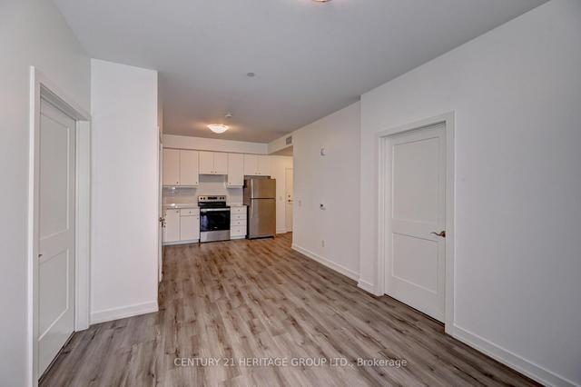 215 - 251 Northfield Dr E, Condo with 2 bedrooms, 2 bathrooms and 1 parking in Waterloo ON | Image 3