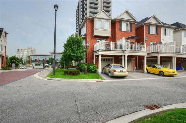 unit 1 - 50 Hillcrest Ave, Townhouse with 3 bedrooms, 3 bathrooms and 1 parking in Brampton ON | Image 8
