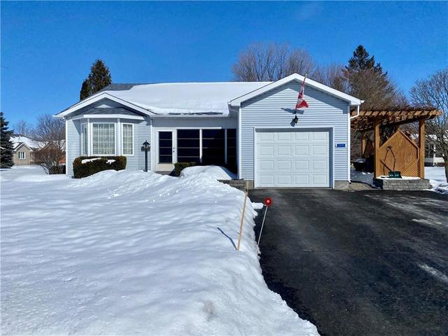 6219 Sam Macleod Road, House detached with 2 bedrooms, 3 bathrooms and 5 parking in South Glengarry ON | Image 1