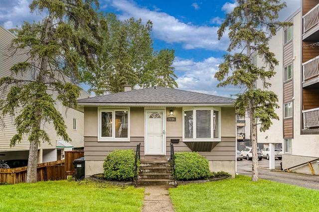2134 17a Street Sw, House detached with 3 bedrooms, 2 bathrooms and 2 parking in Calgary AB | Card Image