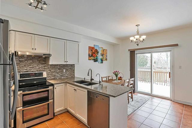 120 Manorheights St, House detached with 4 bedrooms, 3 bathrooms and 6 parking in Richmond Hill ON | Image 2
