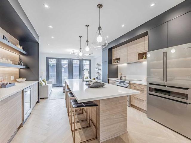 230 Garden Ave, House semidetached with 4 bedrooms, 5 bathrooms and 2 parking in Toronto ON | Image 2