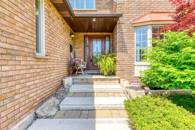 1511 Greenridge Circ, House detached with 4 bedrooms, 4 bathrooms and 4 parking in Oakville ON | Image 12