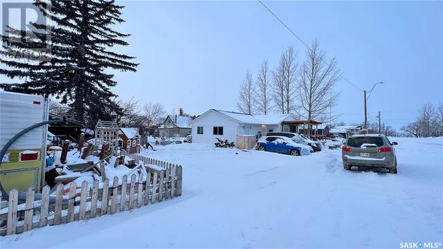 314 Saskatchewan Avenue, House detached with 4 bedrooms, 2 bathrooms and null parking in Loreburn SK | Image 3