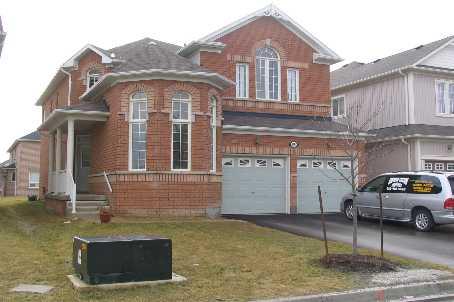 86 Helston Cres, House detached with 4 bedrooms, 3 bathrooms and 4 parking in Whitby ON | Image 1
