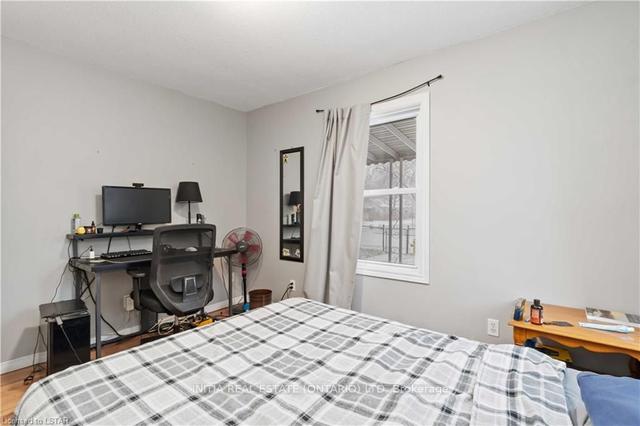 549 Cromwell St, House detached with 2 bedrooms, 1 bathrooms and 3 parking in Sarnia ON | Image 5