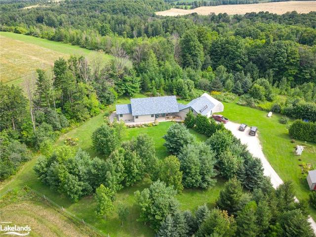 025667 Euphrasia St Vincent Townline, House detached with 3 bedrooms, 2 bathrooms and 12 parking in Meaford ON | Image 4