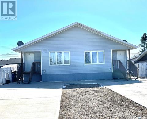 321 A/B 29th Street, House detached with 4 bedrooms, 2 bathrooms and null parking in Battleford SK | Card Image