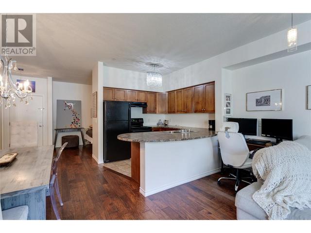 2102 - 3178 Via Centrale Road, Condo with 1 bedrooms, 1 bathrooms and 2 parking in Kelowna BC | Image 2