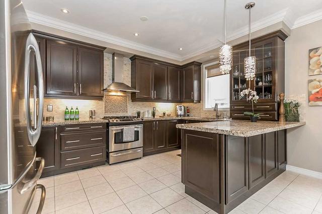 82 Valle Ave, House detached with 4 bedrooms, 5 bathrooms and 4 parking in Vaughan ON | Image 6