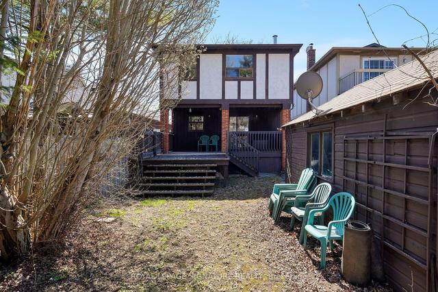 130 Parkhurst Blvd, House detached with 4 bedrooms, 3 bathrooms and 3 parking in Toronto ON | Image 16