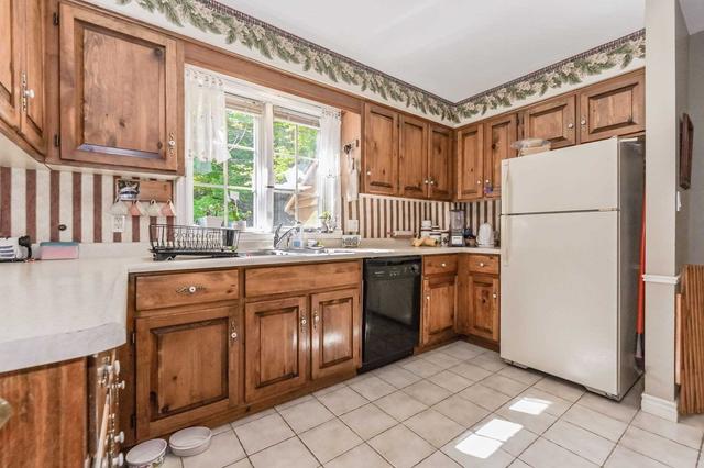 8572 Concession 4 Sdrd, House detached with 4 bedrooms, 2 bathrooms and 10 parking in Wellington North ON | Image 3