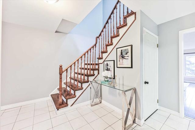 116 Micmac Cres, House semidetached with 4 bedrooms, 4 bathrooms and 4 parking in Toronto ON | Image 2