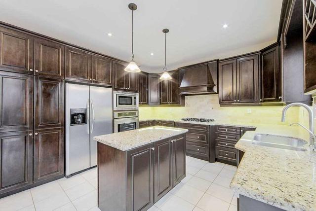 33 Sisley Cres, House detached with 4 bedrooms, 4 bathrooms and 6 parking in Vaughan ON | Image 3