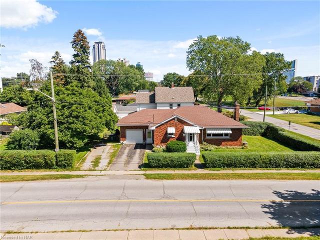 6492 Orchard Avenue, House detached with 3 bedrooms, 1 bathrooms and 4 parking in Niagara Falls ON | Image 1